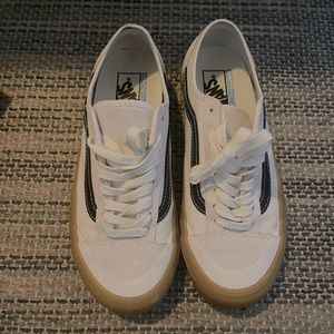 Pristine condition Ultra Cush White Vans. Size 8.5